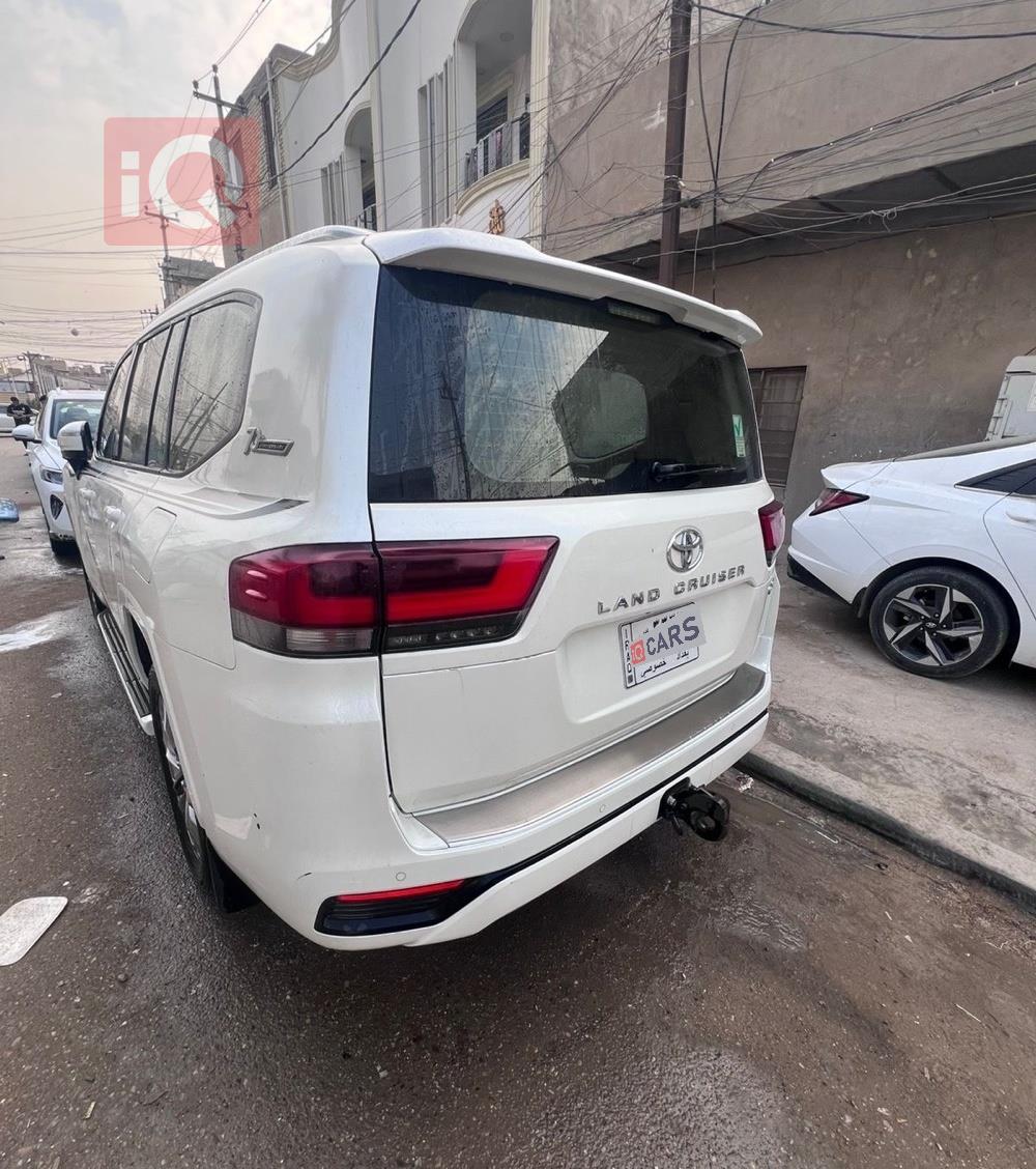 تۆیۆتا لاند کروزەر